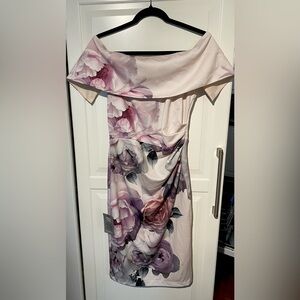 NWT Le Chateau Floral Dress in Blush Pink size  Small